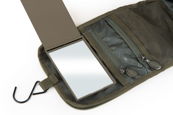 camolite_washbag_mirror_open