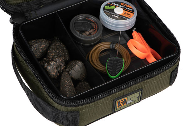 clu440_r_series_leads_bag_contents_detail_2