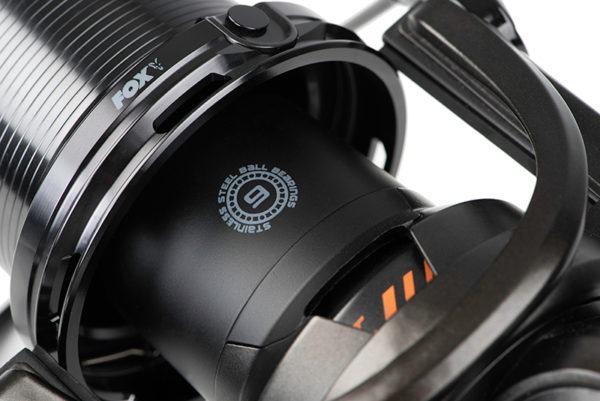 crl083_fox_12000_xc_reel_9_ball_bearings_logo_detail