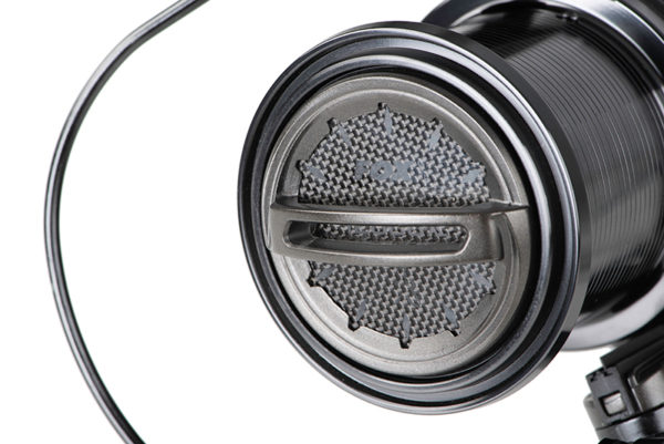 crl083_fox_12000_xc_reel_spool_cap_detail