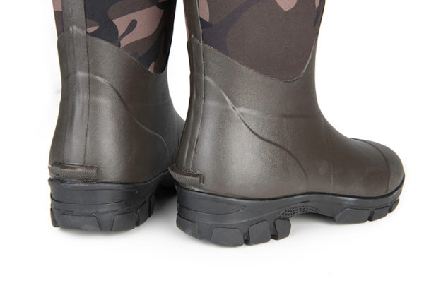 cfw126_131_fox_camo_neoprene_boots_heal_detail