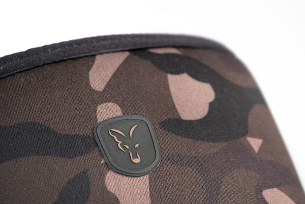 cfw126_131_fox_camo_neoprene_boots_logo_detail