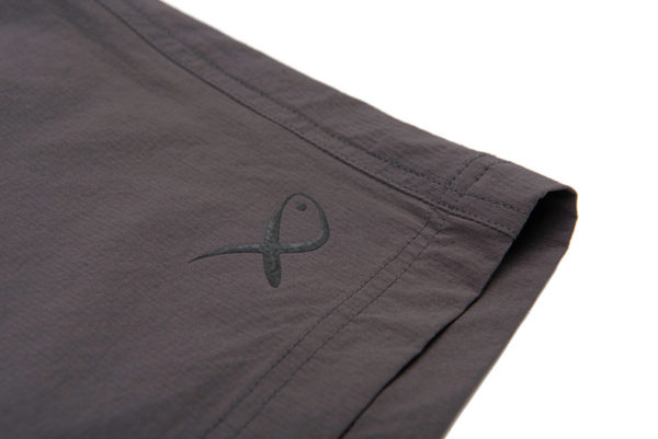 gpr228_233_matrix_lw_water_resistant_shorts_logo_detail_1