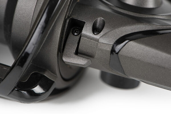 crl089_fox_14000_xc_reel_anti_reverse_lever_detail