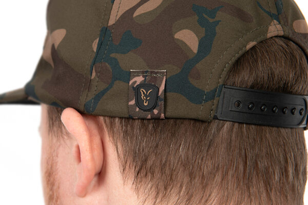 chh028_fox_camo_snap_back_cap_rear_logo_detail