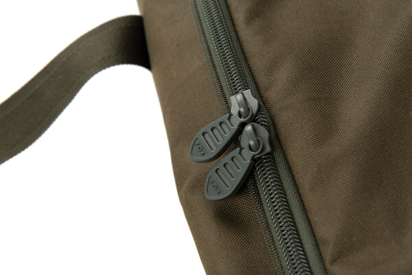 crp049_fox_eos_2__3_rod_tripod_bag_zips_detail