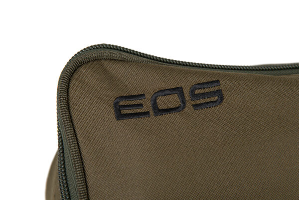 crp049_fox_eos_2__3_rod_tripod_eos_logo_detail