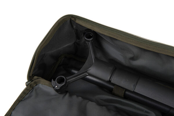 crp049_fox_eos_2__3_rod_tripod_in_bag_detail