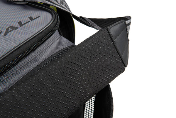 glu145_matrix_ethos_large_carryall_carry_strap_padding_detail (1)