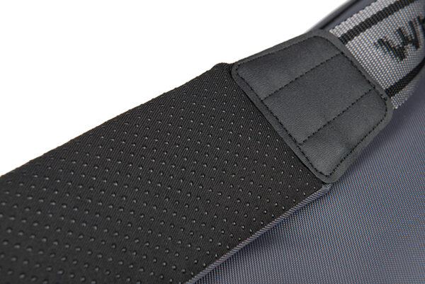 glu146_matrix_ethos_xl_accessories_bag_carry_strap_padding_detail