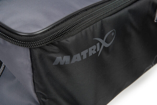 glu146_matrix_ethos_xl_accessories_bag_logo_detail_2