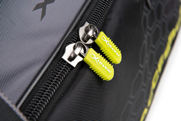 glu146_matrix_ethos_xl_accessories_bag_zip_detail