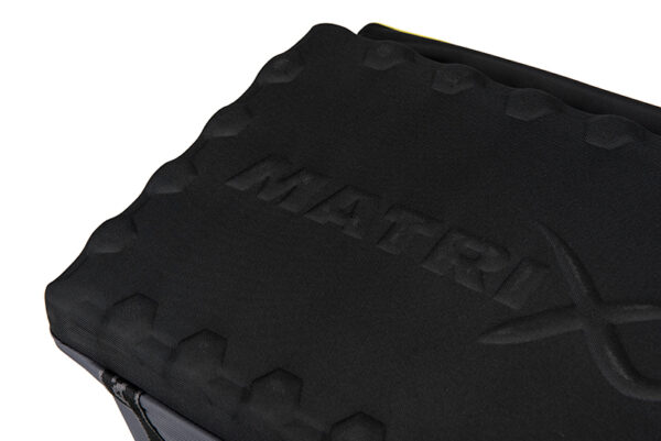 glu147_matrix_ethos_tackle_and_bait_bag_base_detail