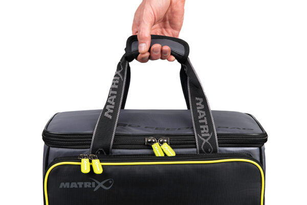 glu148_matrix_ethos_pro_feeder_bag_carry_handle_detail_2