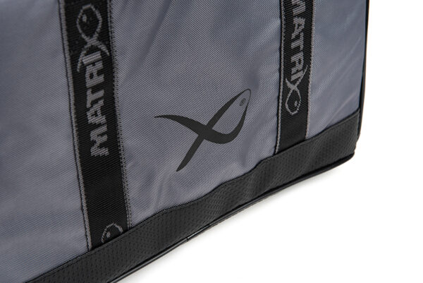 glu148_matrix_ethos_pro_feeder_bag_rear_logo_detail