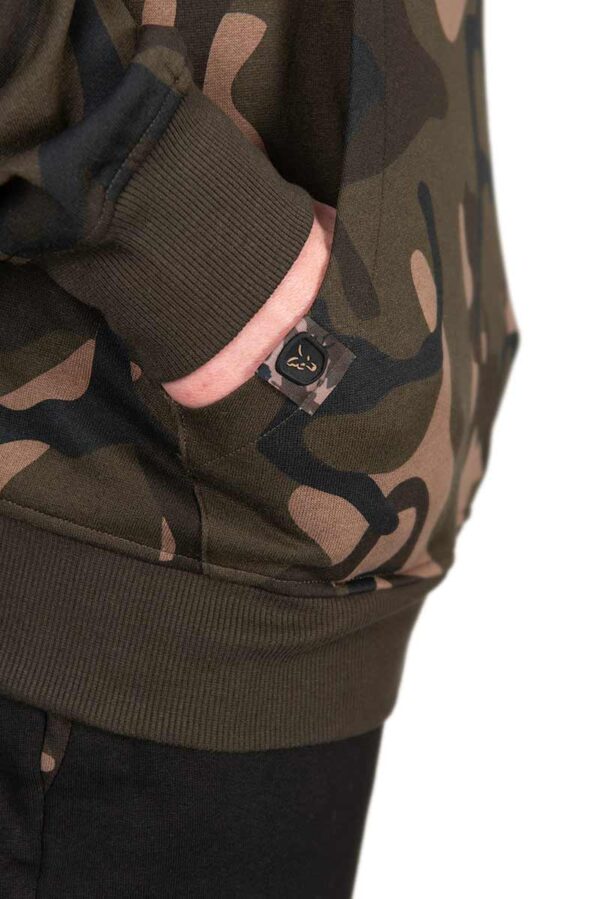 cfx303_308_fox_camo_pullover_hoody_pocket_detail