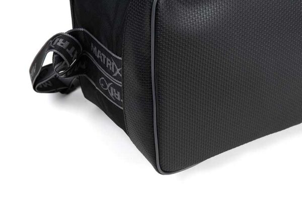 glu176_matrix_ultra_bait_cool_bag_base_detail