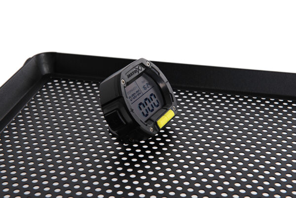 gei001_matrix_fish_clicker_on_side_tray_2