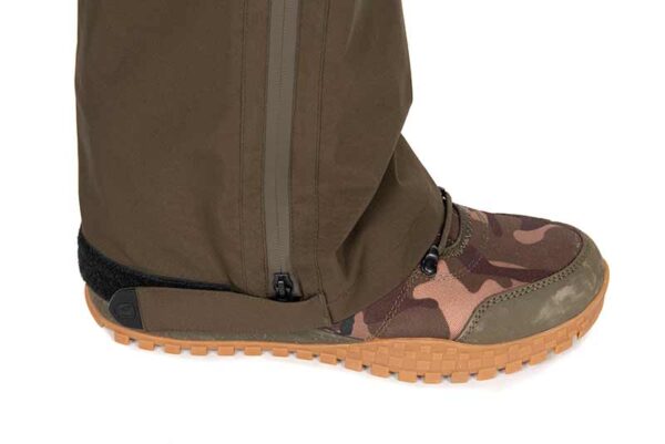 cfx384_389_fox_khaki_sherpa_tec_salopettes_boot_fitting_2