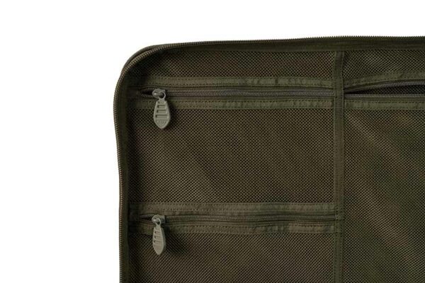 clu559_fox_voyager_large_barrow_bag_lid_detail